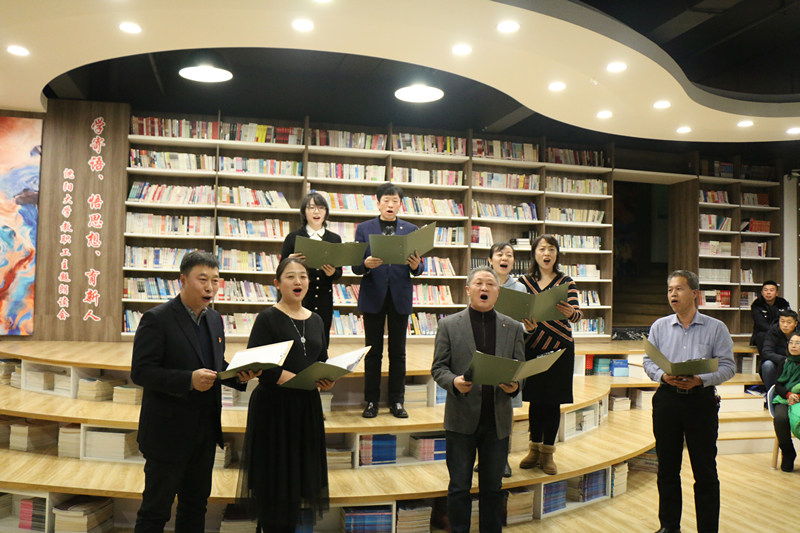 8位老师集体朗读表达心声
